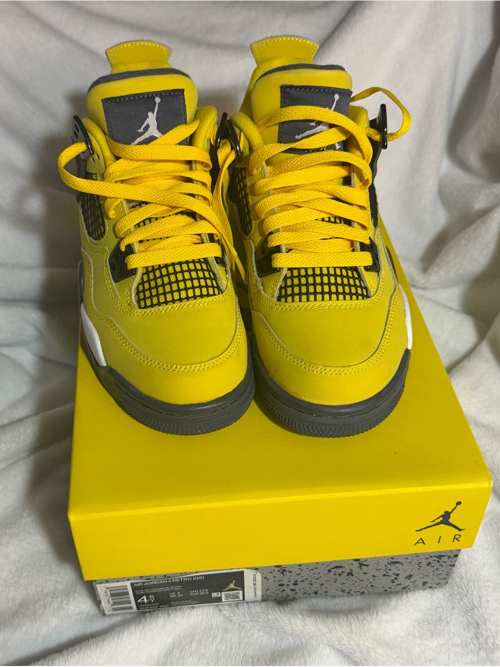 Jordan 4 Lightning Size 4.5